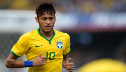 九游体育网址-大师级“远射”连续11个比赛，刷新世界纪录！，足球远射大师