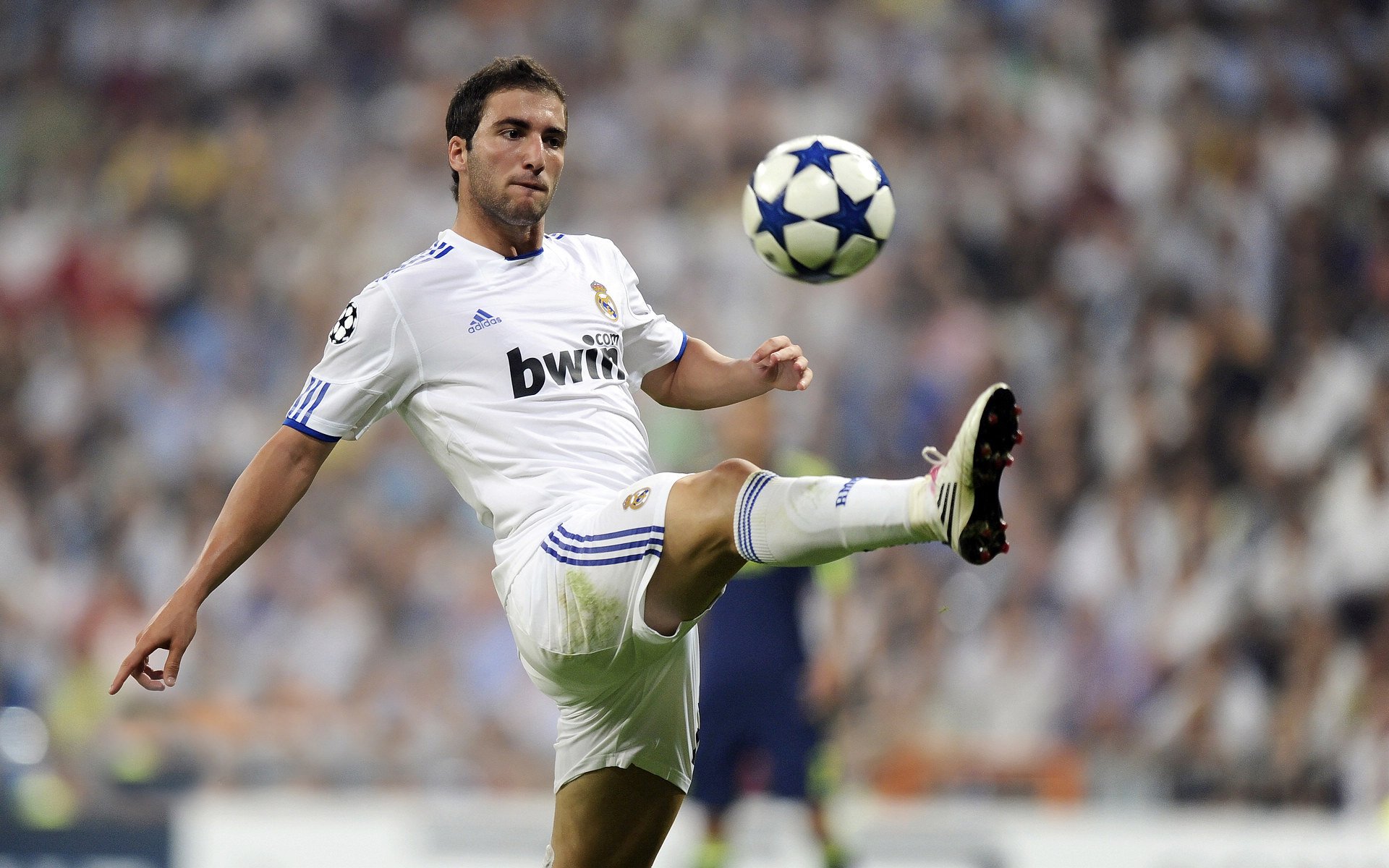 逆境中勇敢前行：那些永不言败的足球强者，足球逆转名言